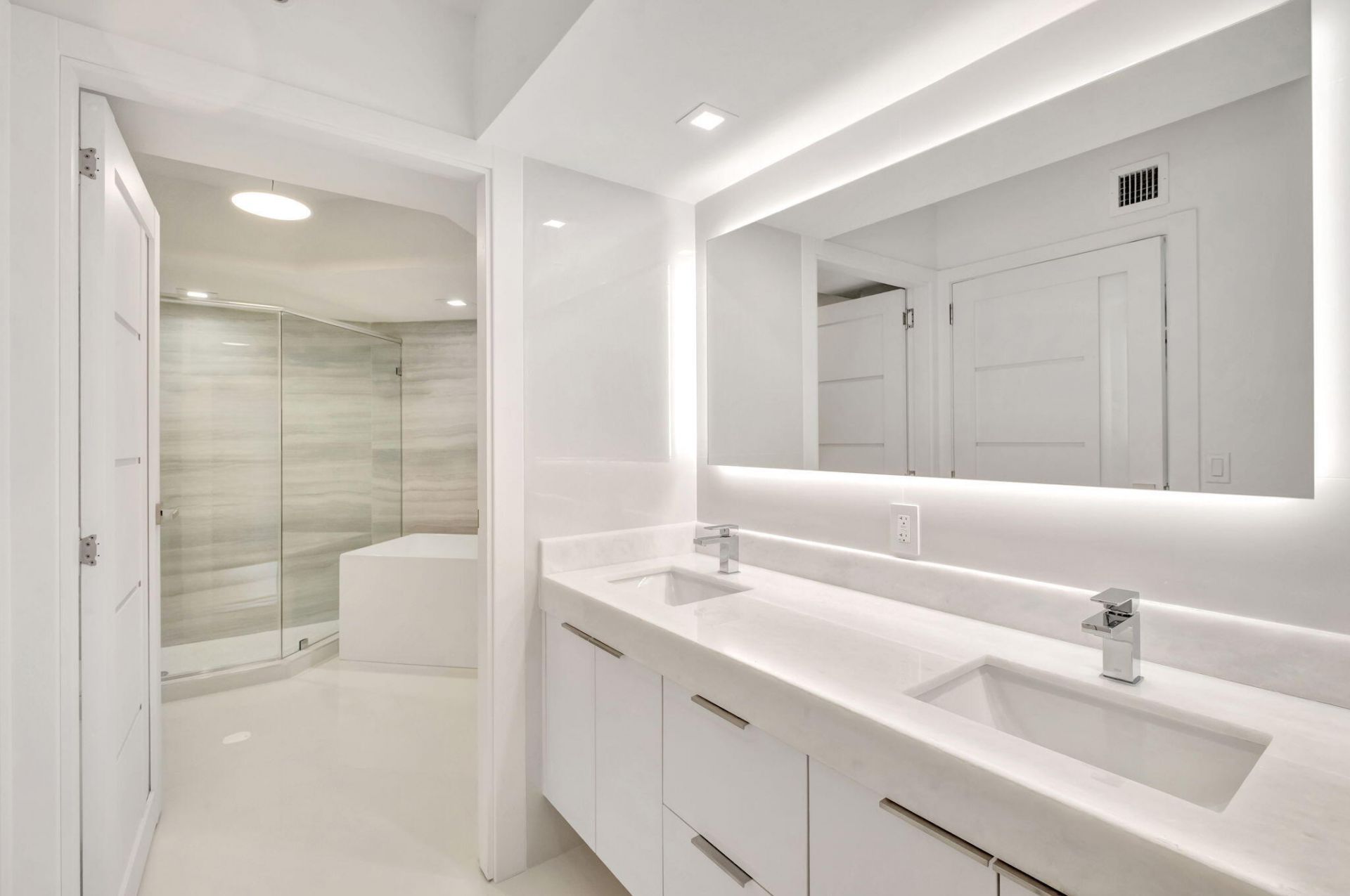 6301 Collins Avenue, Miami Beach, FL 33141 Photo