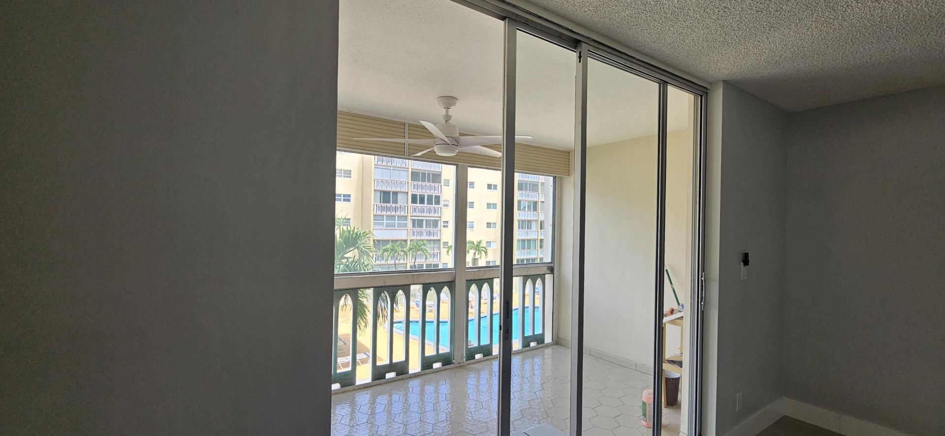 421 NE 14th Avenue, Unit 302, Hallandale Beach, FL 33009 Photo