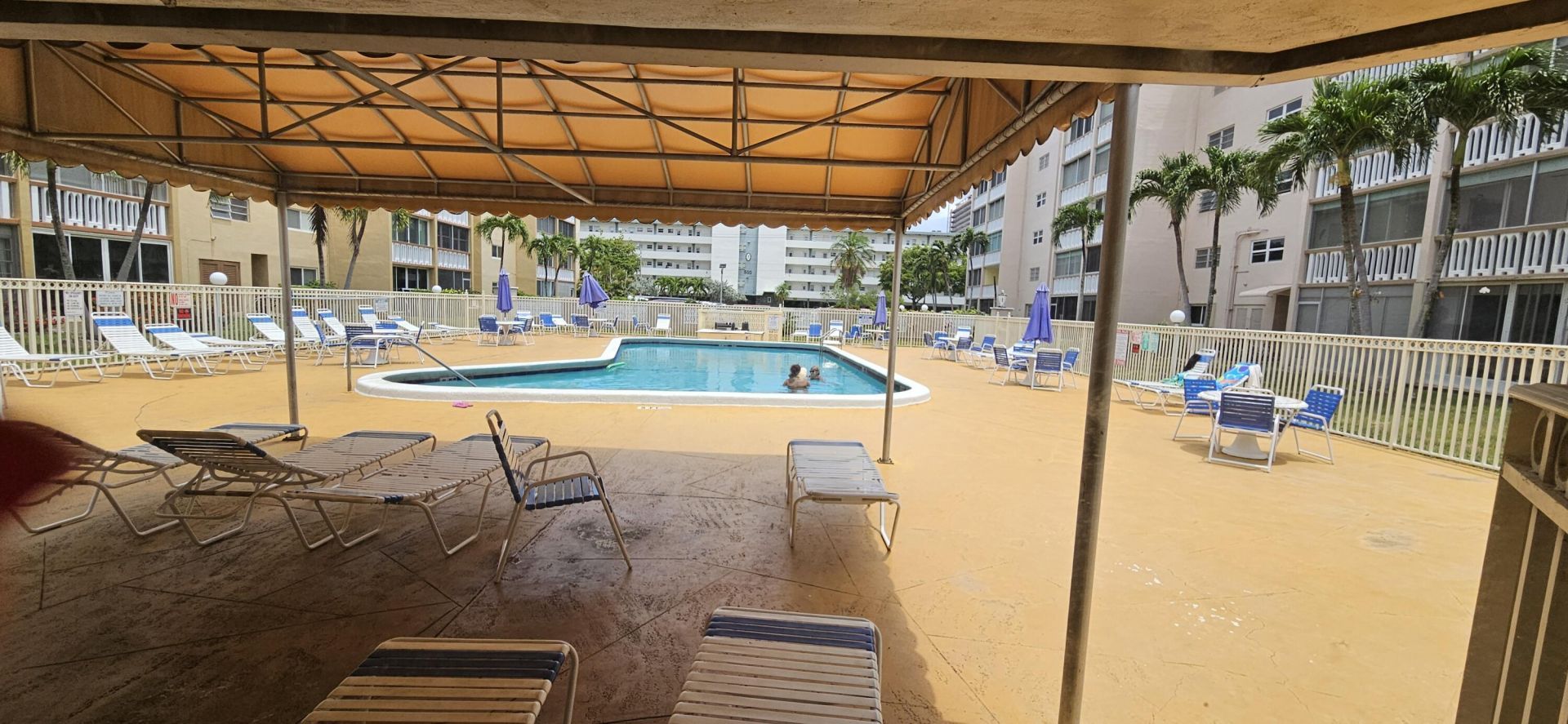 421 NE 14th Avenue, Unit 302, Hallandale Beach, FL 33009 Photo