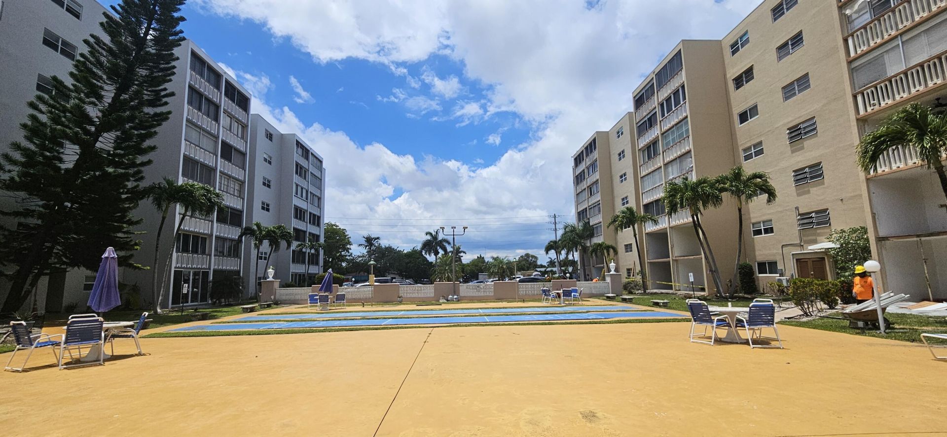 421 NE 14th Avenue, Unit 302, Hallandale Beach, FL 33009 Photo