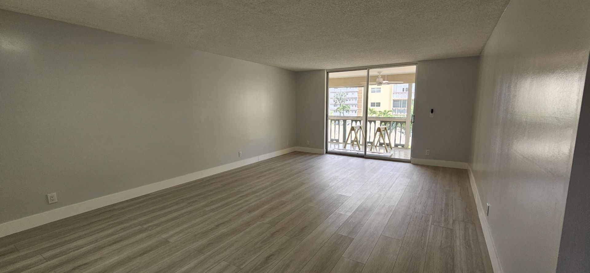 421 NE 14th Avenue, Unit 302, Hallandale Beach, FL 33009 Photo