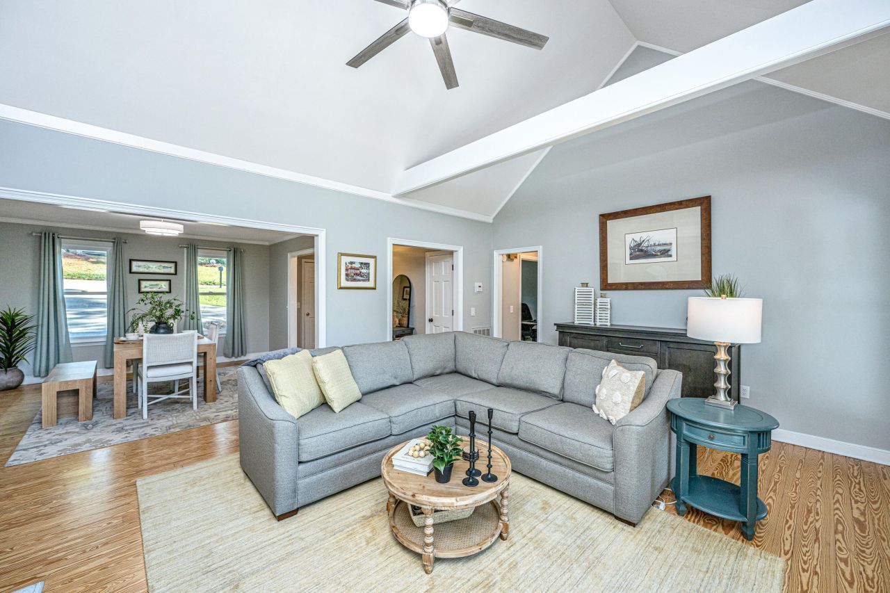 1075 Chapel Branch Road Photo 7