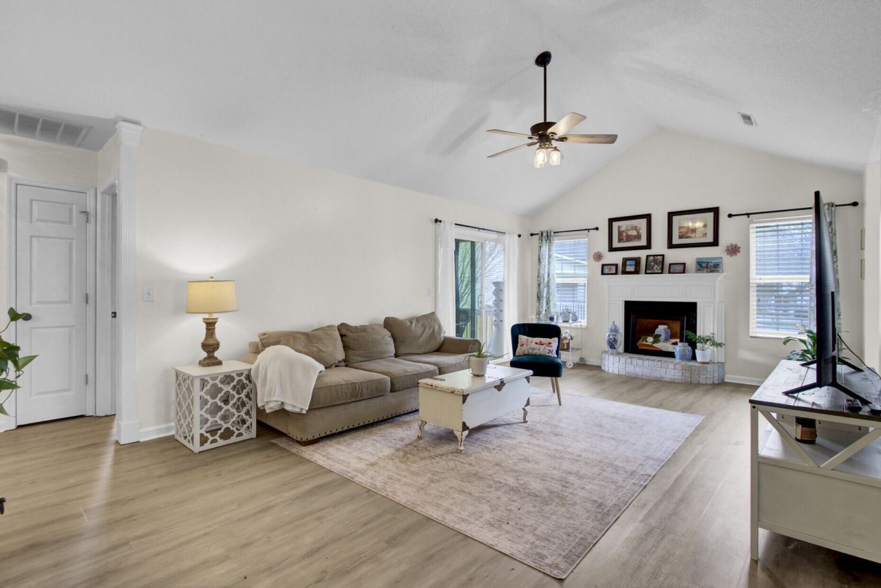 212 Thames Avenue Photo 11