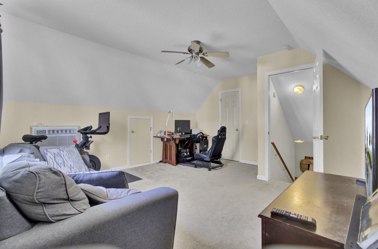 212 Thames Avenue Photo 36