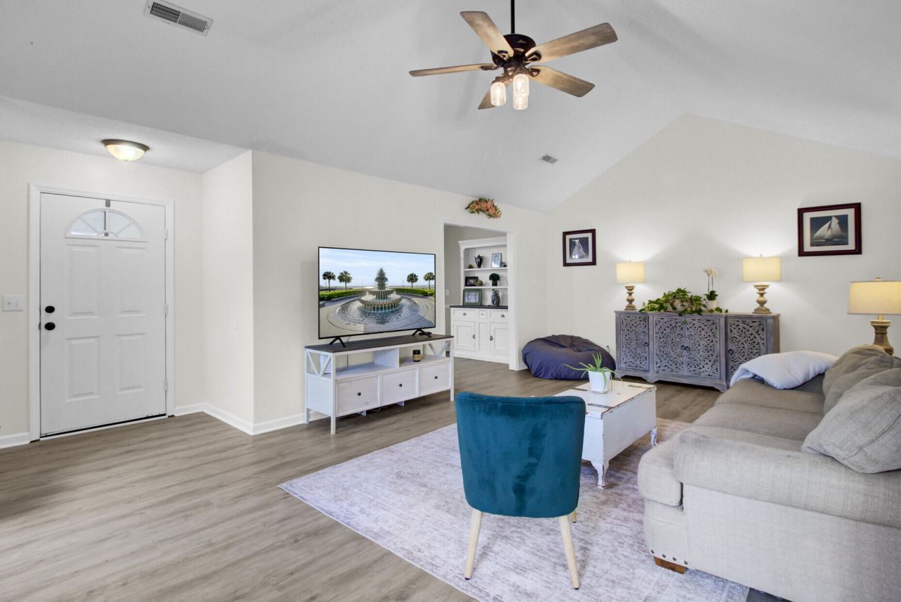 212 Thames Avenue Photo 9