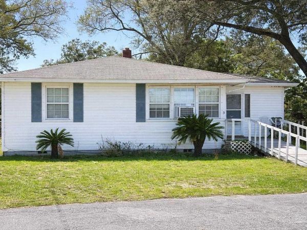 5 Bell Ct, Pensacola, FL 32507