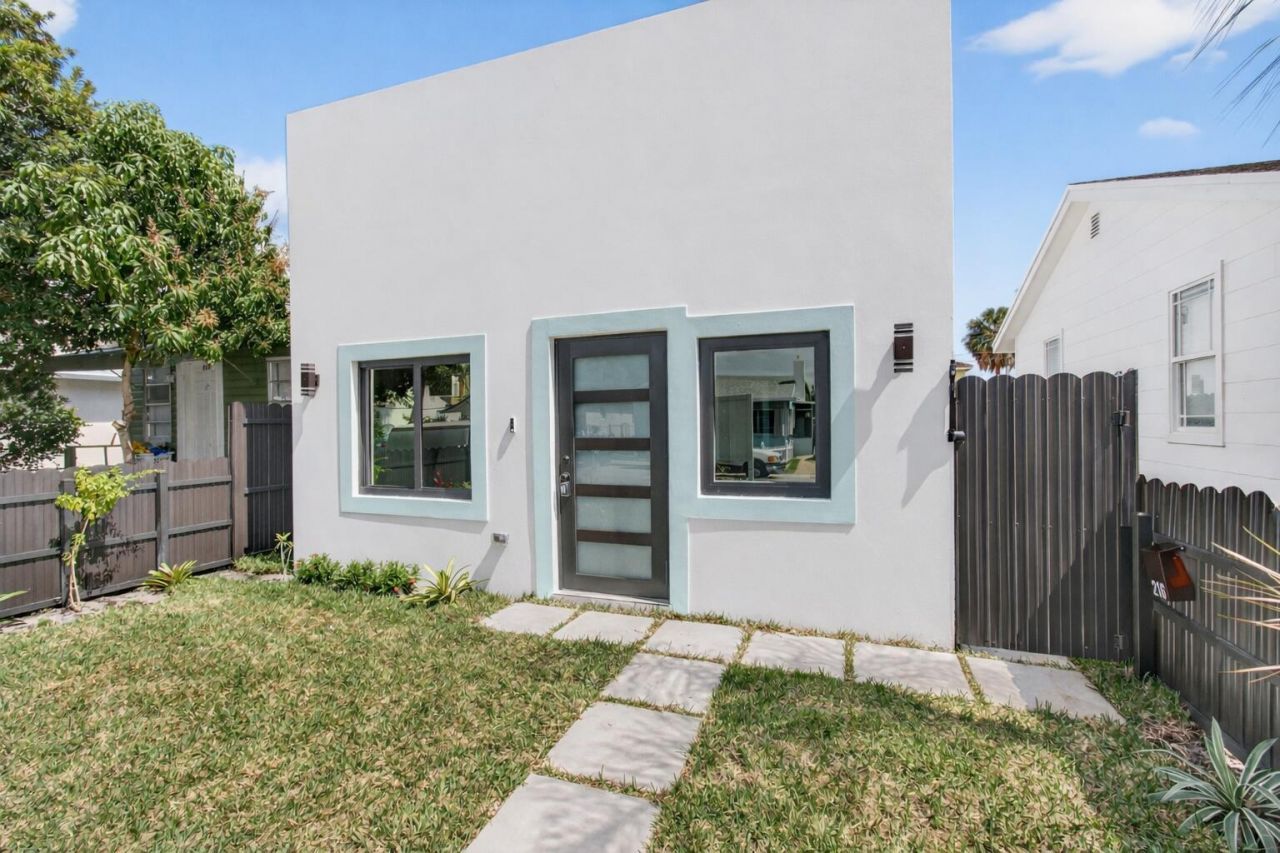 216 S C, Lake Worth Beach, FL 33460 Photo