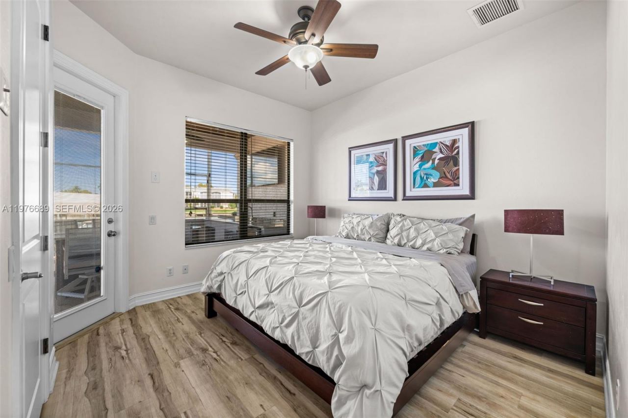 5205 Tamiami Ct, Cape Coral, FL 33904 Photo