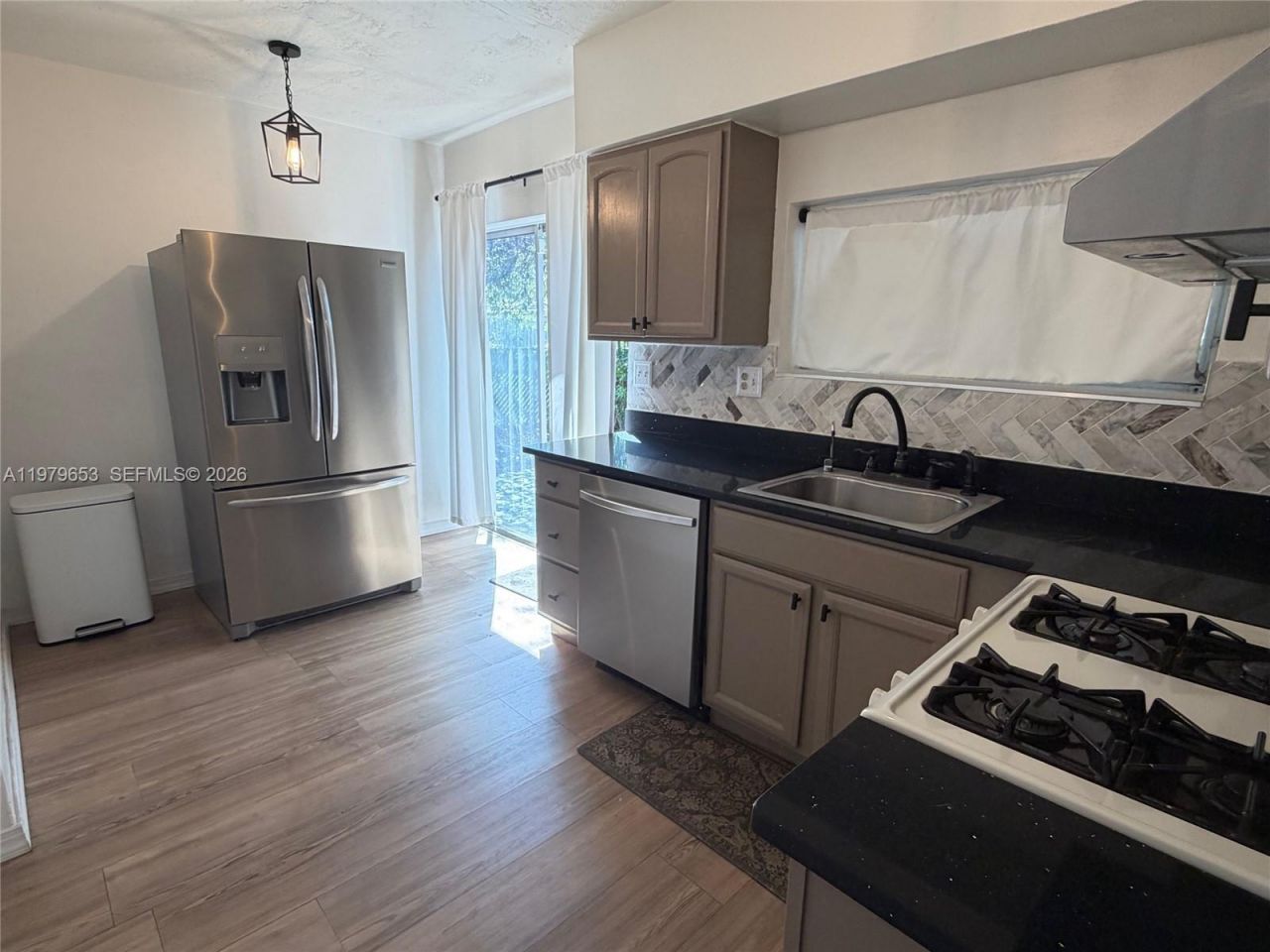 8370 NW 26th St, Sunrise, FL 33322 Photo