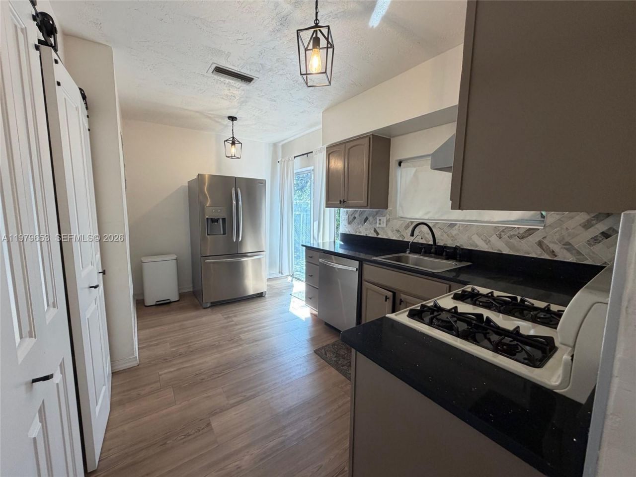 8370 NW 26th St, Sunrise, FL 33322 Photo