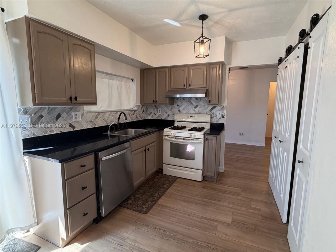 8370 NW 26th St, Sunrise, FL 33322 Photo