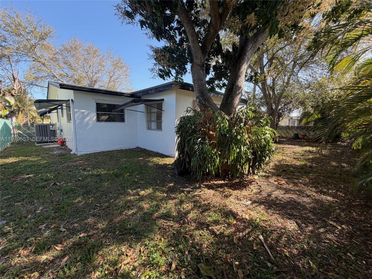 8370 NW 26th St, Sunrise, FL 33322 Photo