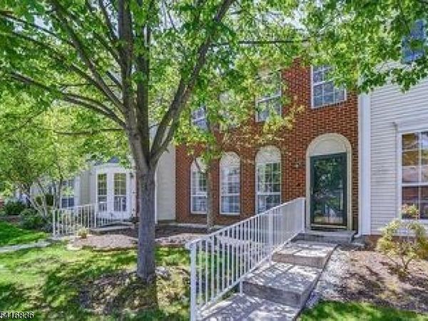 120 Columbus Dr, Franklin, NJ 08823