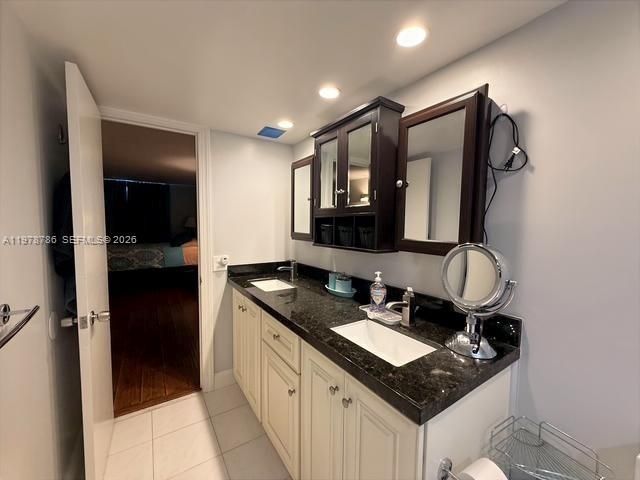 427 Golden Isles Dr, Unit 9G, Hallandale Beach, FL 33009 Photo