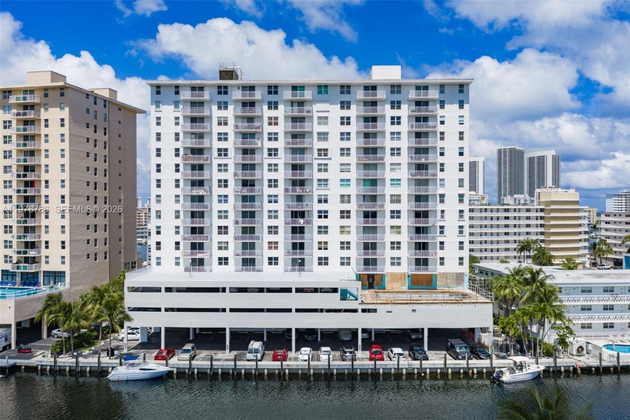 427 Golden Isles Dr, Unit 9G, Hallandale Beach, FL 33009 Photo