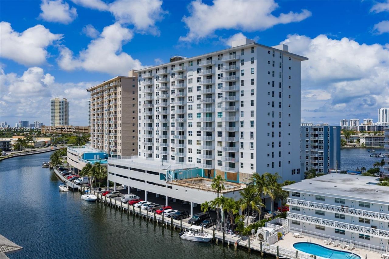 427 Golden Isles Dr, Unit 9G, Hallandale Beach, FL 33009 Photo