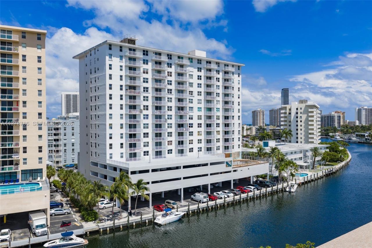427 Golden Isles Dr, Unit 9G, Hallandale Beach, FL 33009 Photo