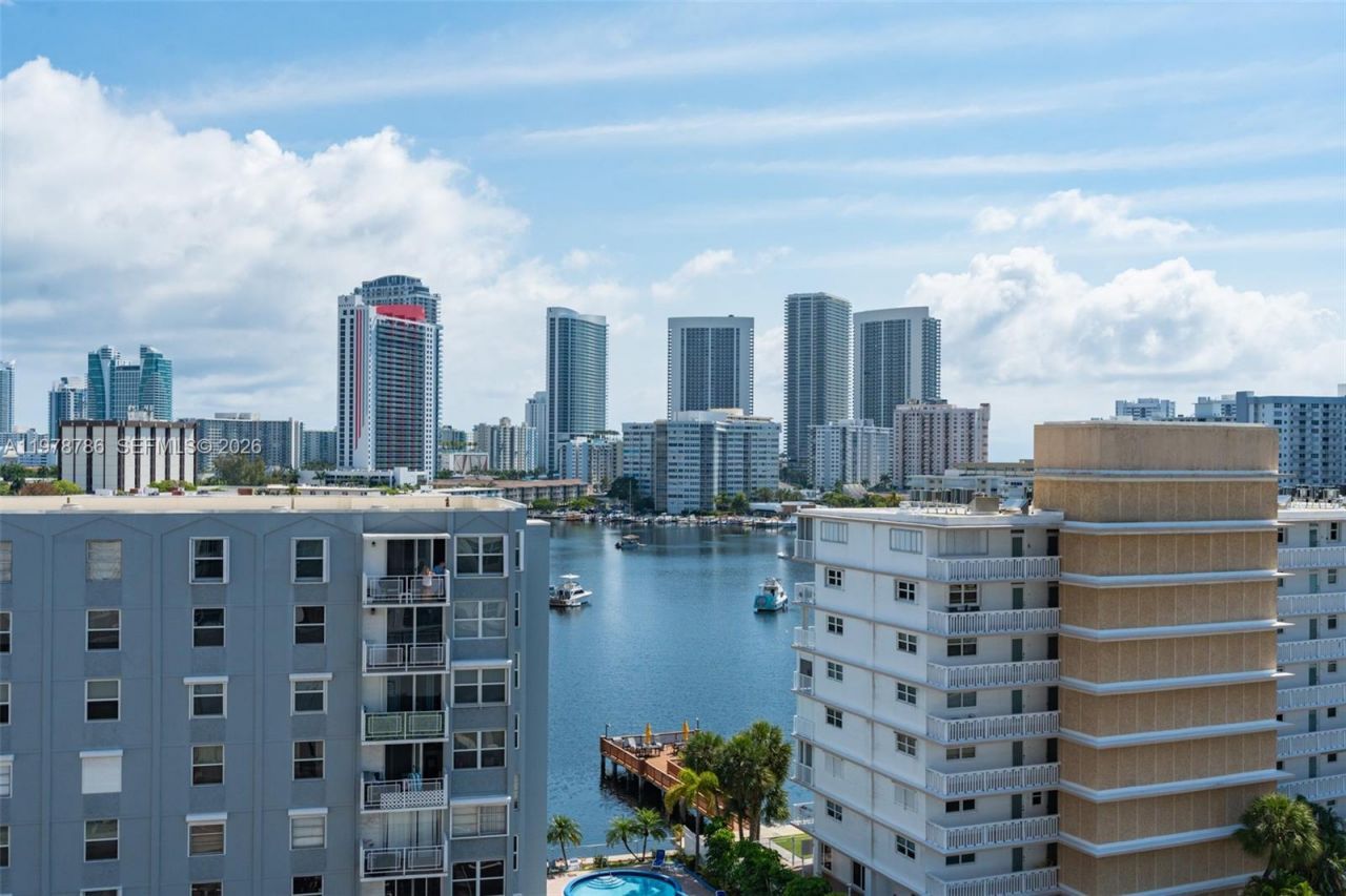 427 Golden Isles Dr, Unit 9G, Hallandale Beach, FL 33009 Photo