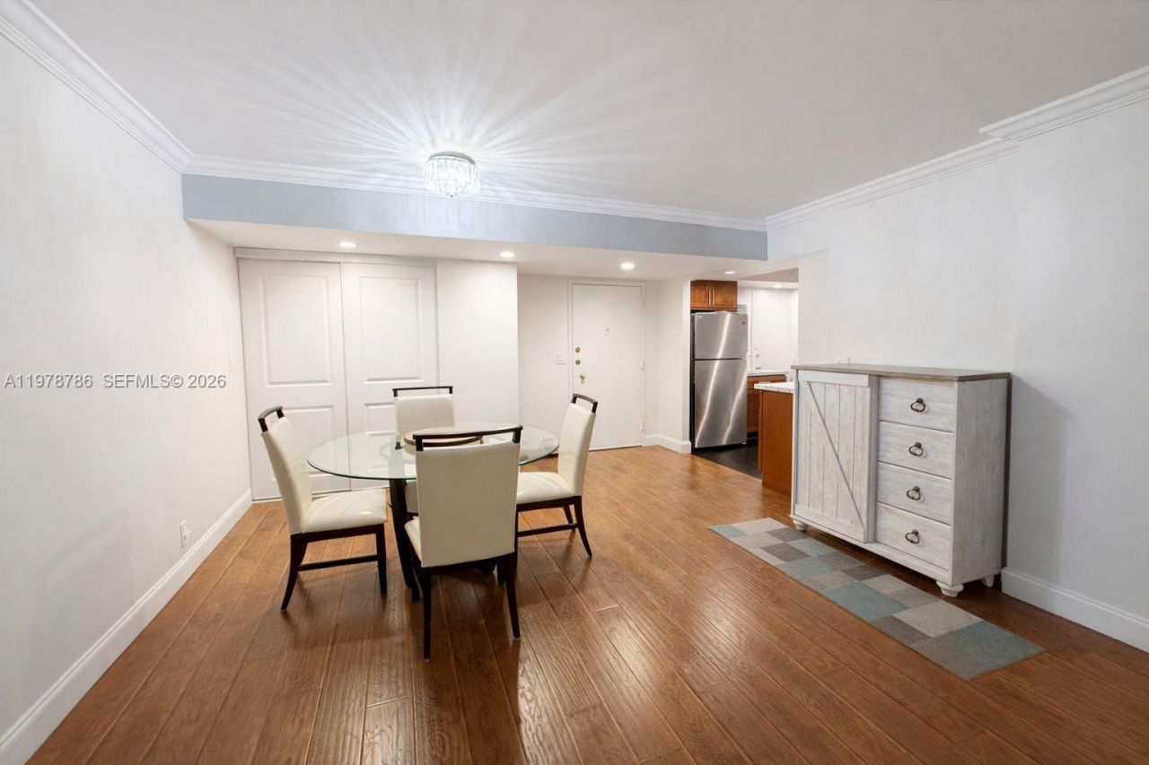 427 Golden Isles Dr, Unit 9G, Hallandale Beach, FL 33009 Photo