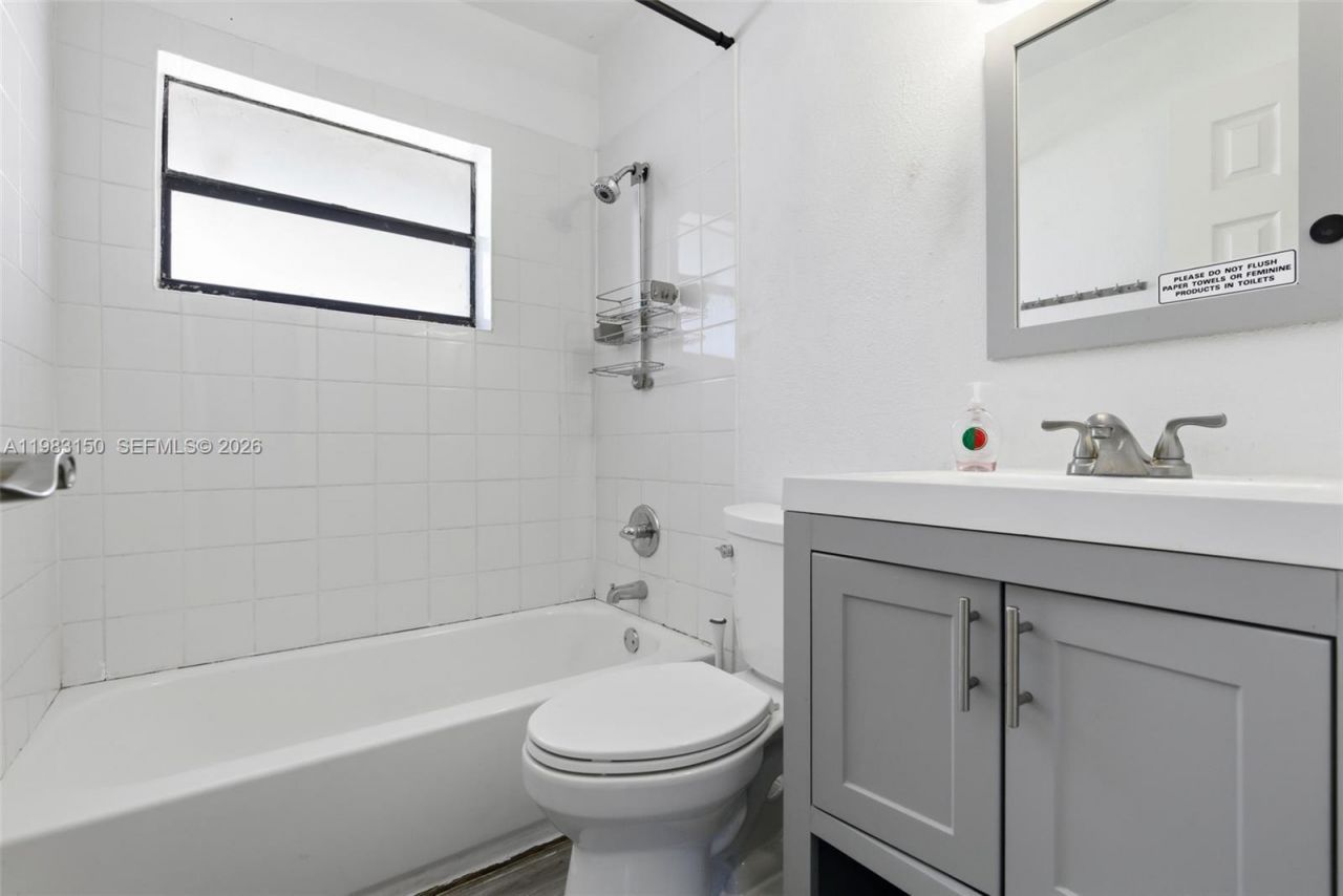 1542 NW 35th St, Miami, FL 33142 Photo