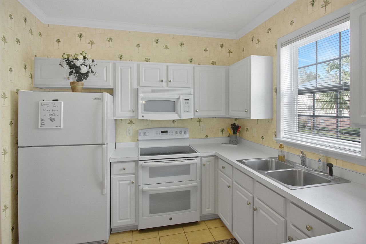 6015 Catalina Dr. Photo 4