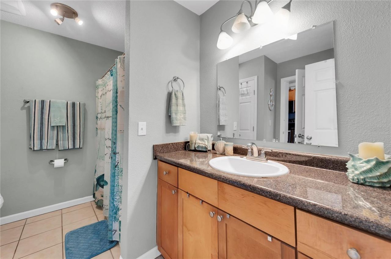 237 Seahorse Drive Se, Unit H, Saint Petersburg, FL 33705 Photo