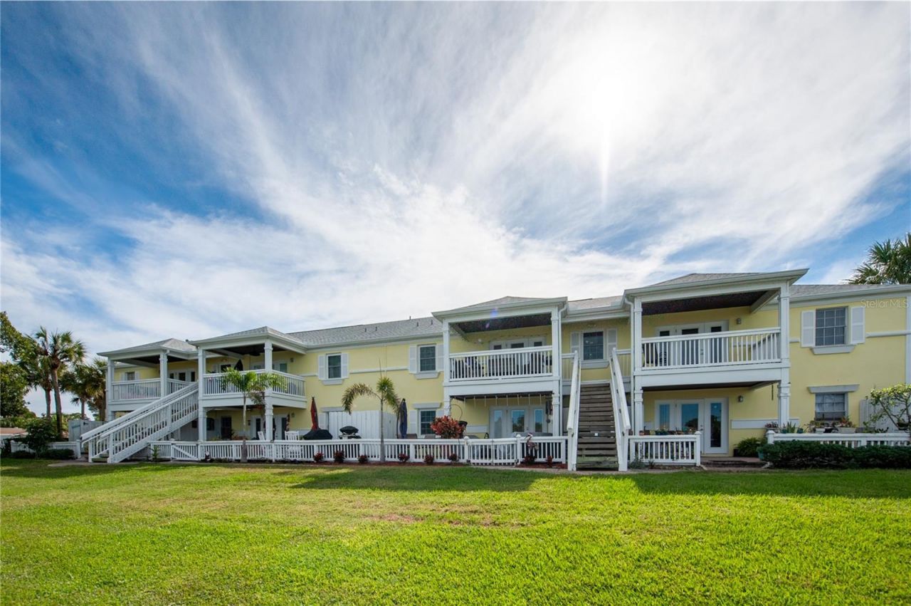 237 Seahorse Drive Se, Unit H, Saint Petersburg, FL 33705 Photo