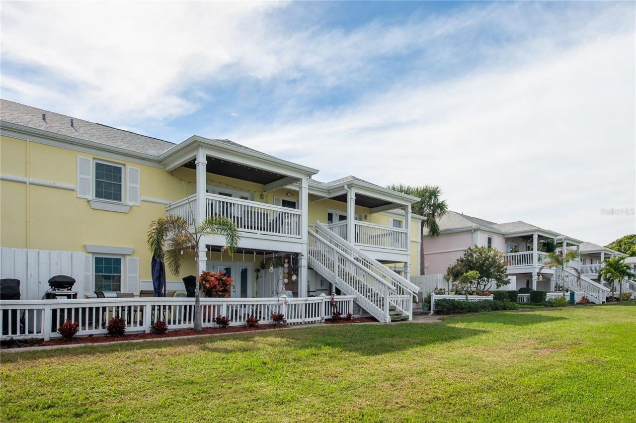 237 Seahorse Drive Se, Unit H, Saint Petersburg, FL 33705 Photo