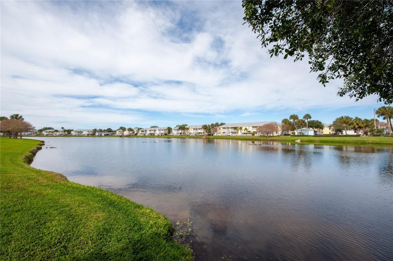 237 Seahorse Drive Se, Unit H, Saint Petersburg, FL 33705 Photo