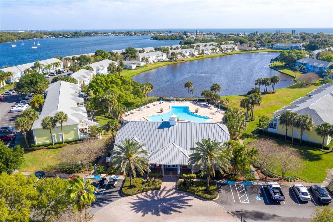 237 Seahorse Drive Se, Unit H, Saint Petersburg, FL 33705 Photo