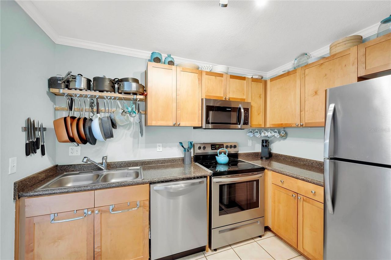 237 Seahorse Drive Se, Unit H, Saint Petersburg, FL 33705 Photo