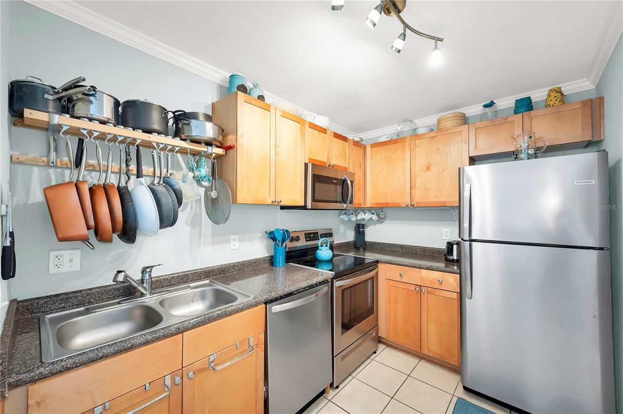 237 Seahorse Drive Se, Unit H, Saint Petersburg, FL 33705 Photo