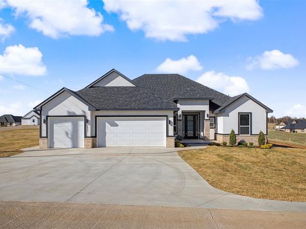 2440 Canyon Circle, Blanchard, OK 73010