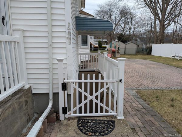 38 3rd Street, Ronkonkoma, NY 11779