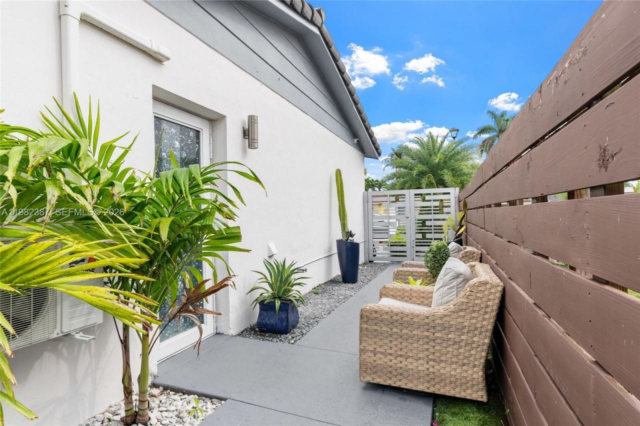 12721 SW 47th St , Miami, FL 33175 Photo