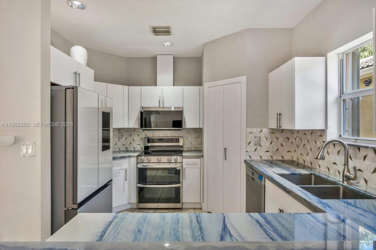 9057 SW 161st Ter , Palmetto Bay, FL 33157 Photo