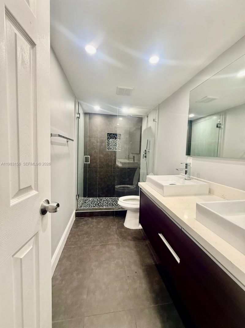 1340 W 41st St, Unit 205, Hialeah, FL 33012 Photo