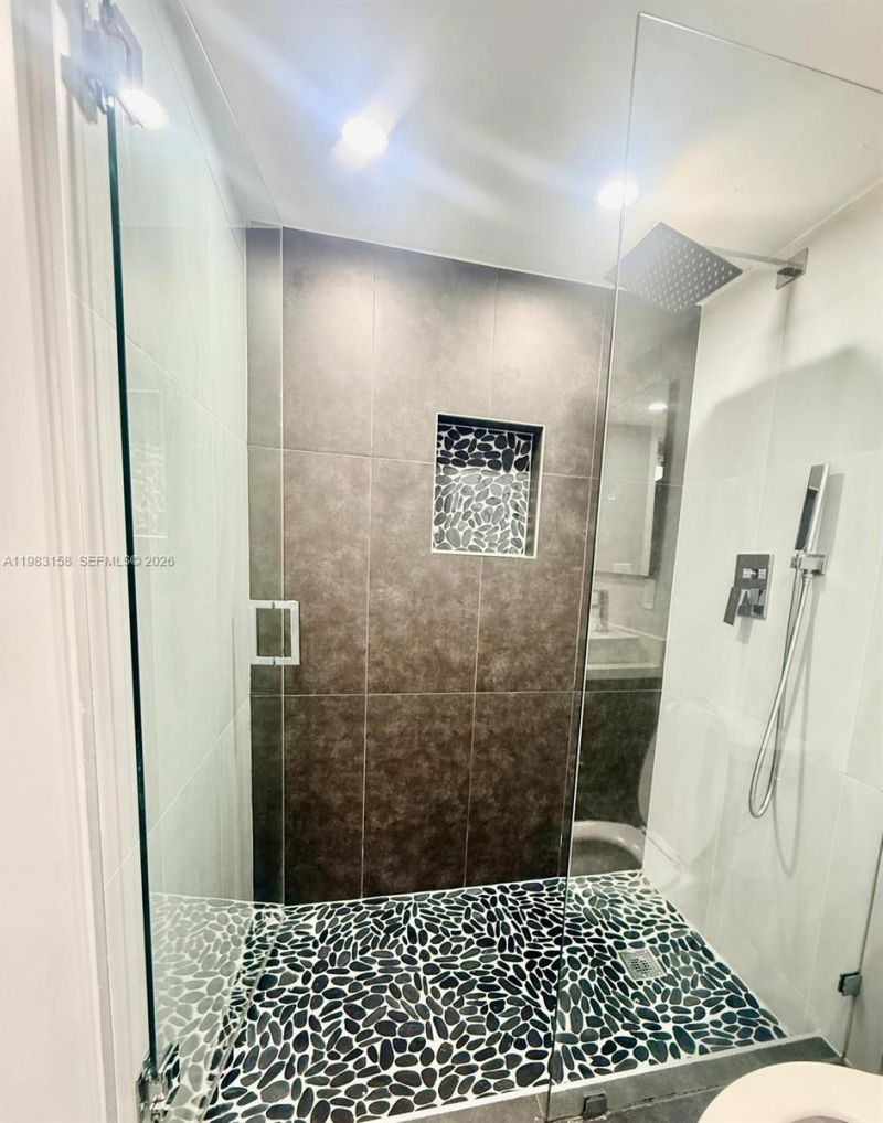 1340 W 41st St, Unit 205, Hialeah, FL 33012 Photo