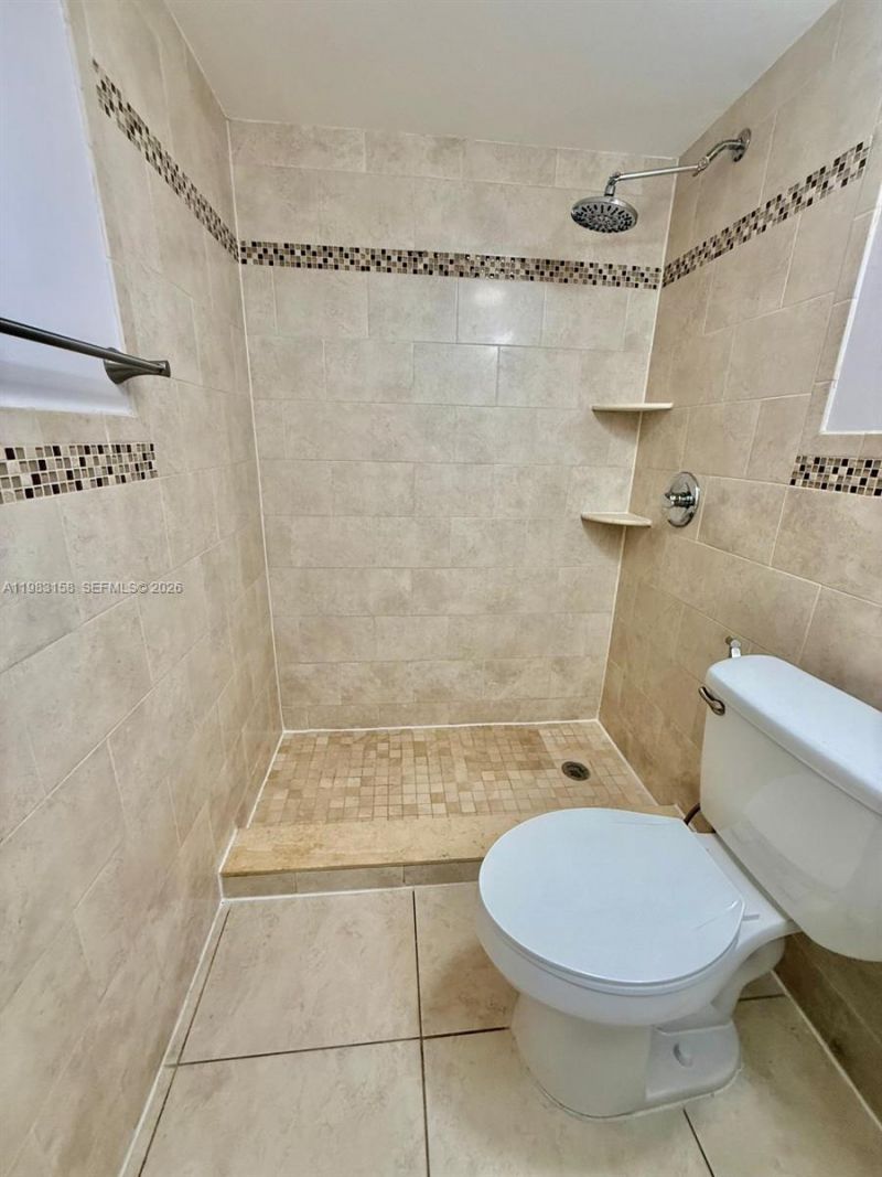 1340 W 41st St, Unit 205, Hialeah, FL 33012 Photo