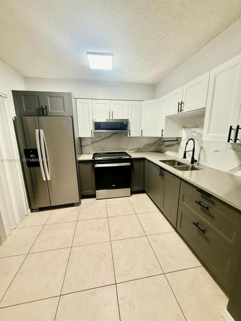 1340 W 41st St, Unit 205, Hialeah, FL 33012 Photo