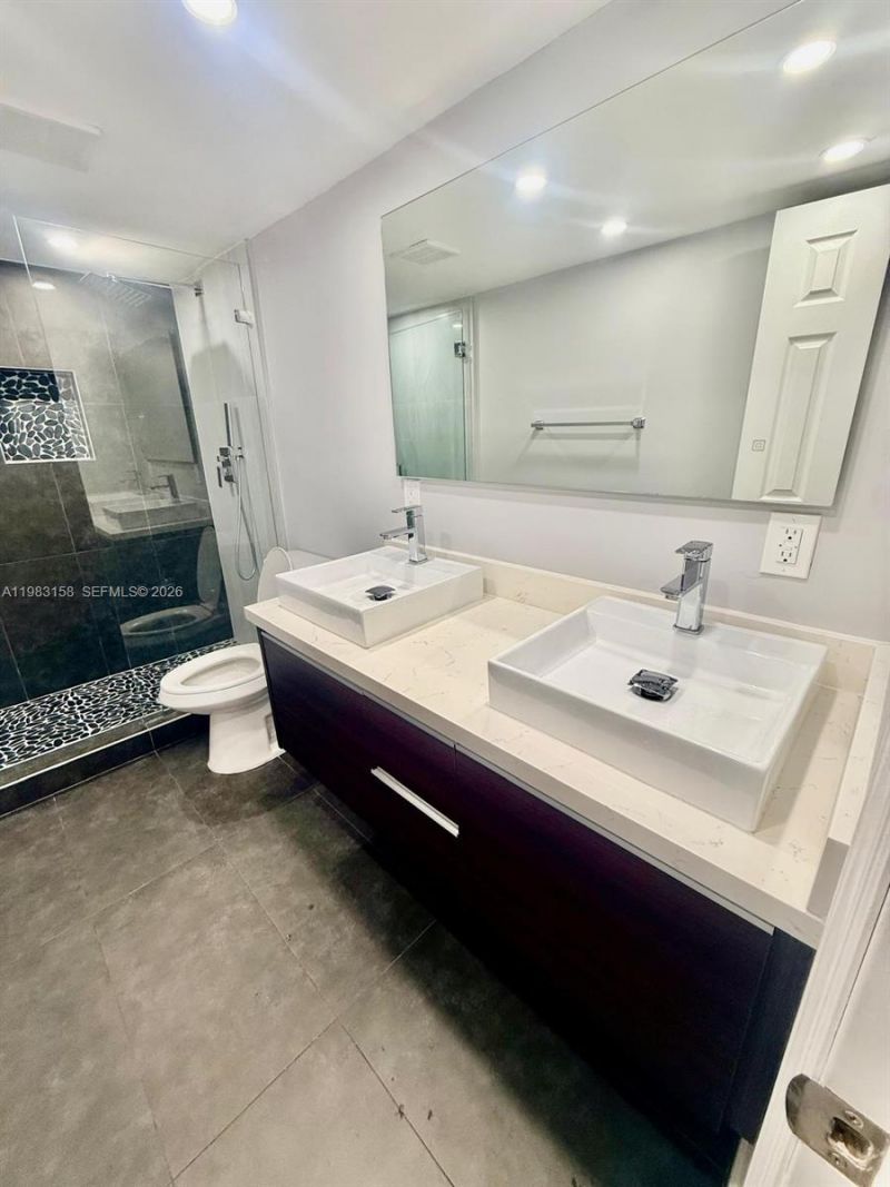 1340 W 41st St, Unit 205, Hialeah, FL 33012 Photo