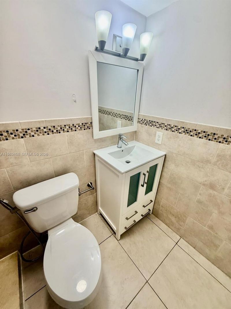 1340 W 41st St, Unit 205, Hialeah, FL 33012 Photo