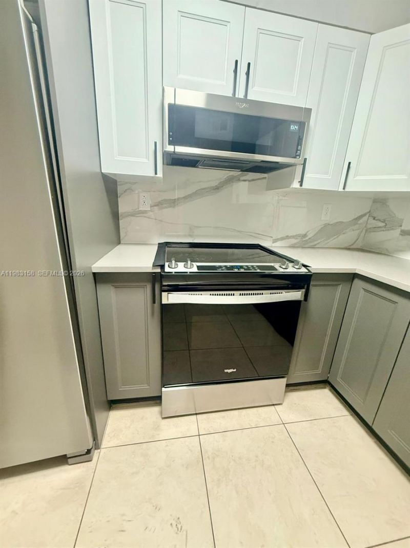 1340 W 41st St, Unit 205, Hialeah, FL 33012 Photo