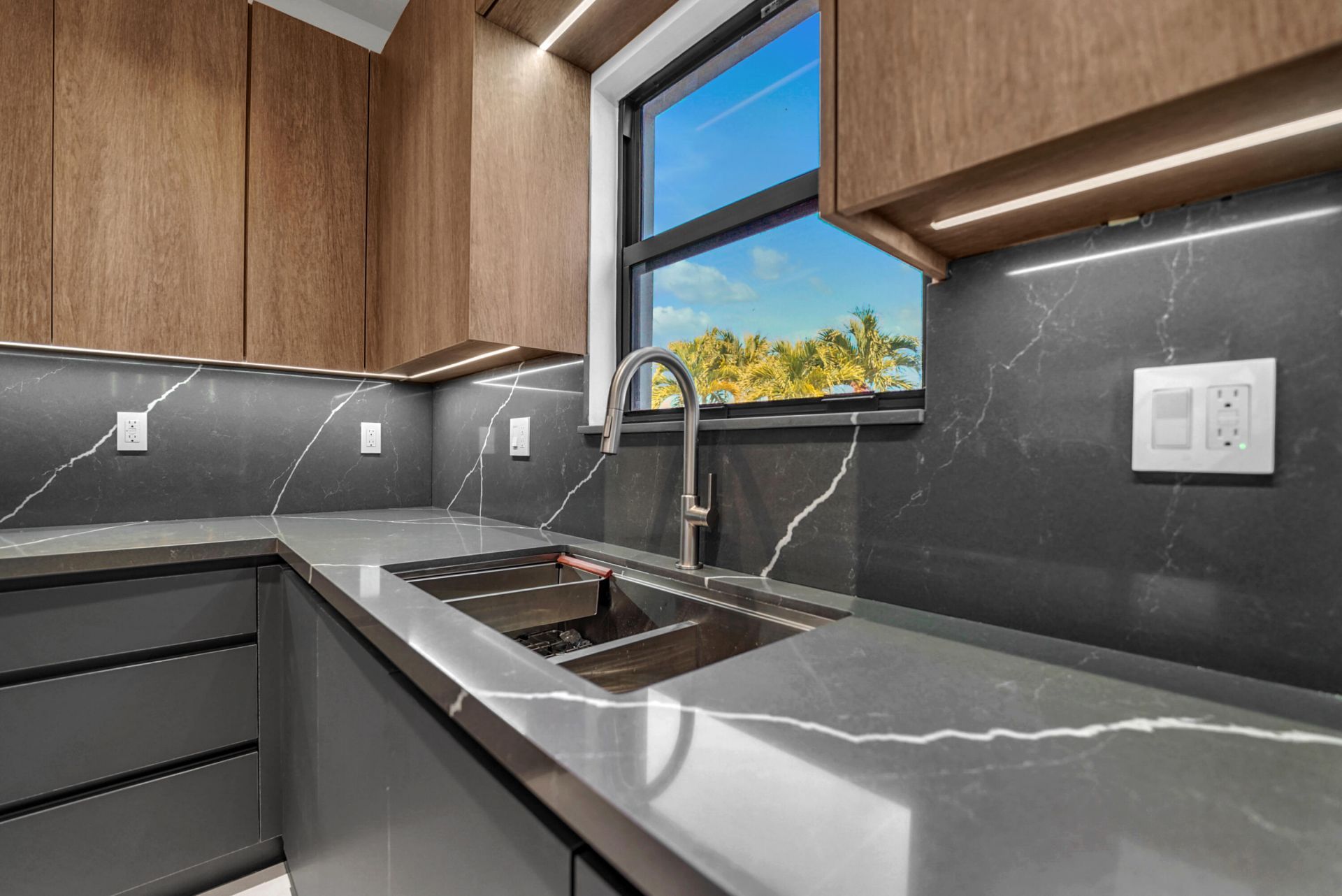 671 NE 191st Terrace, Miami, FL 33179 Photo