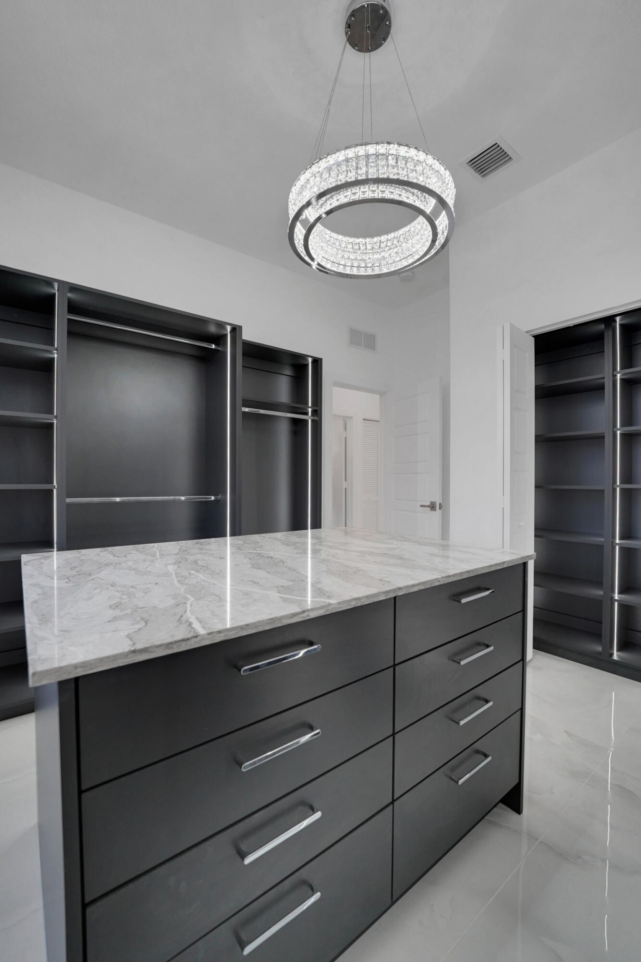 671 NE 191st Terrace, Miami, FL 33179 Photo