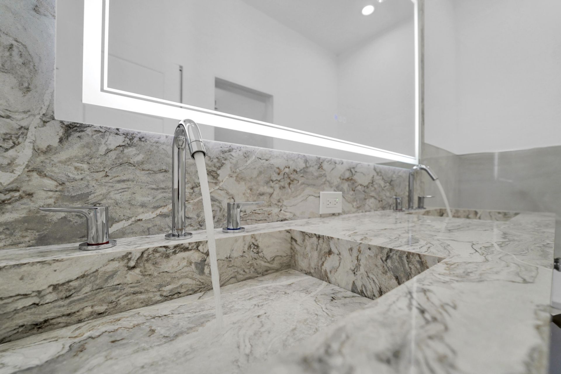 671 NE 191st Terrace, Miami, FL 33179 Photo