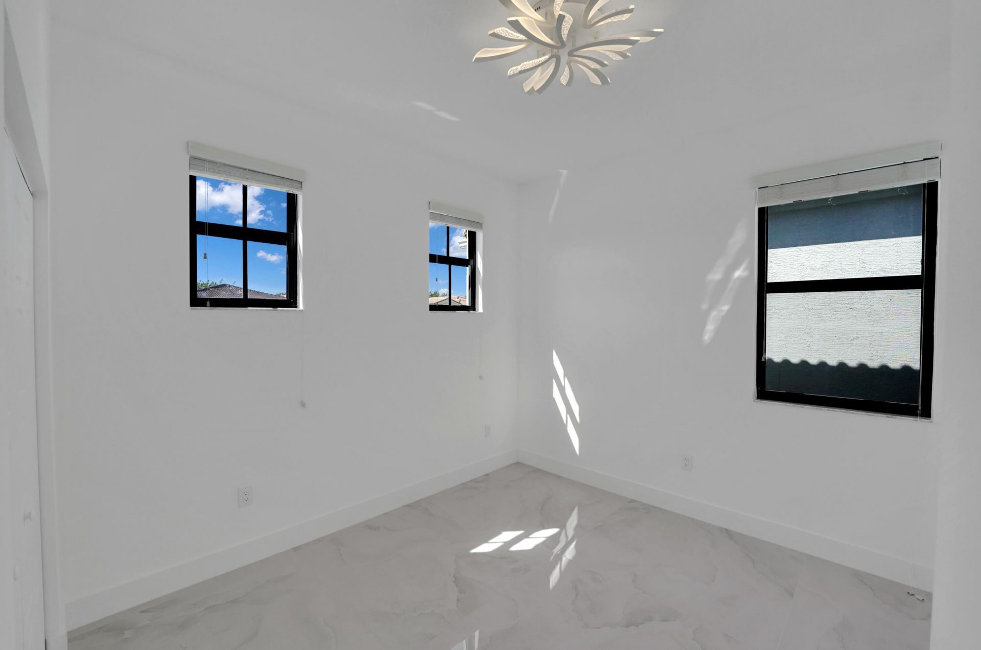 671 NE 191st Terrace, Miami, FL 33179 Photo