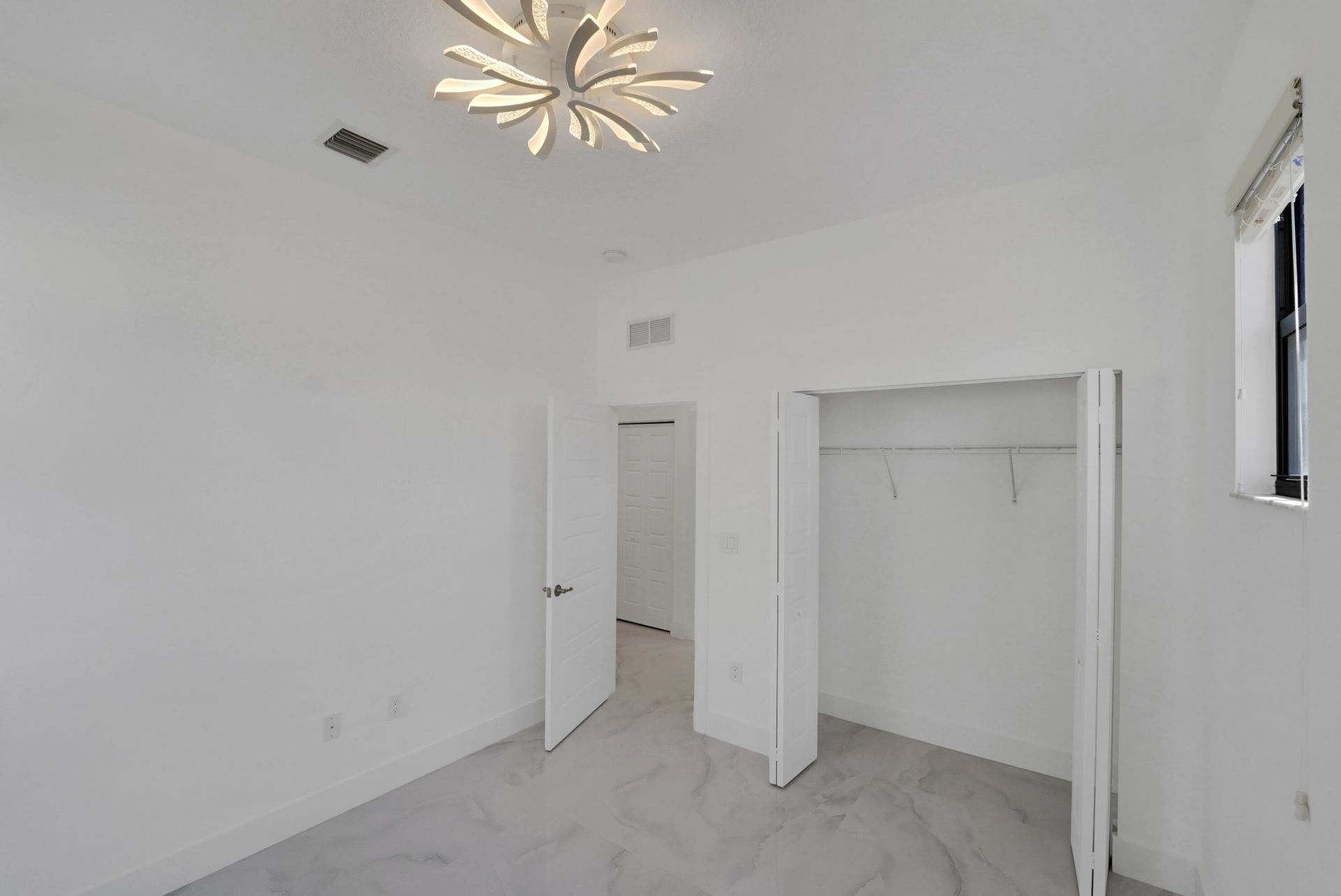 671 NE 191st Terrace, Miami, FL 33179 Photo