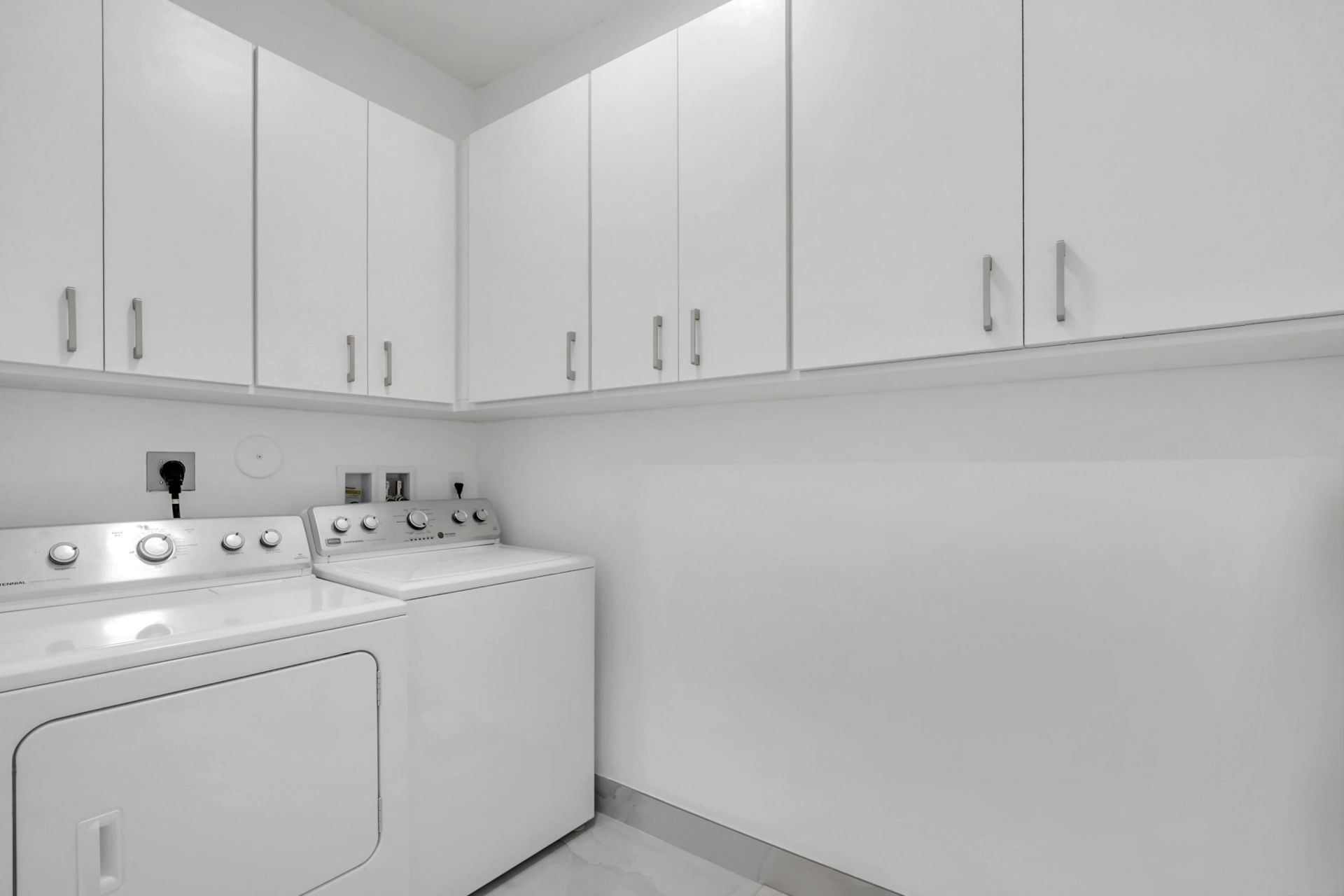 671 NE 191st Terrace, Miami, FL 33179 Photo