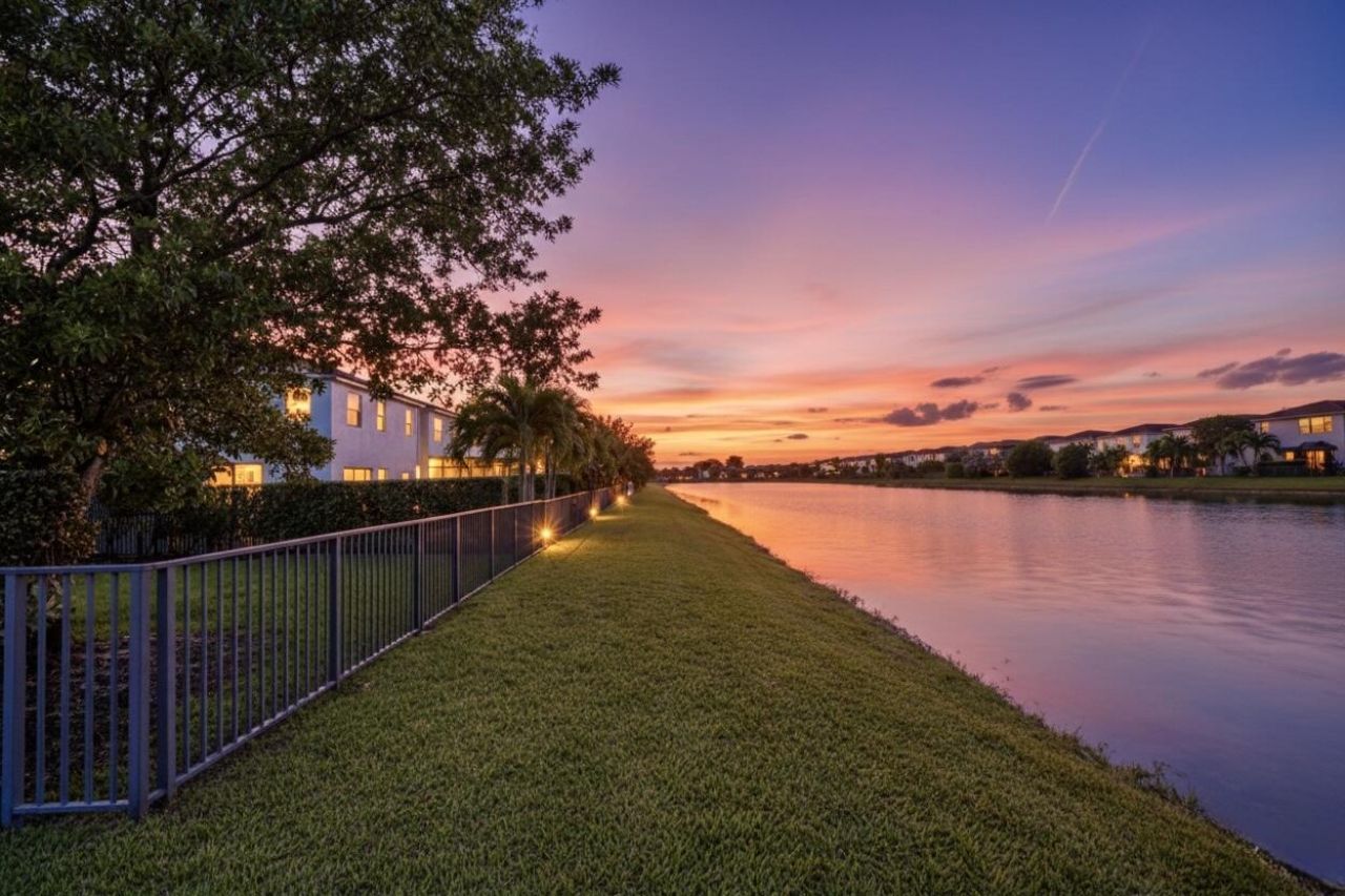 671 NE 191st Terrace, Miami, FL 33179 Photo